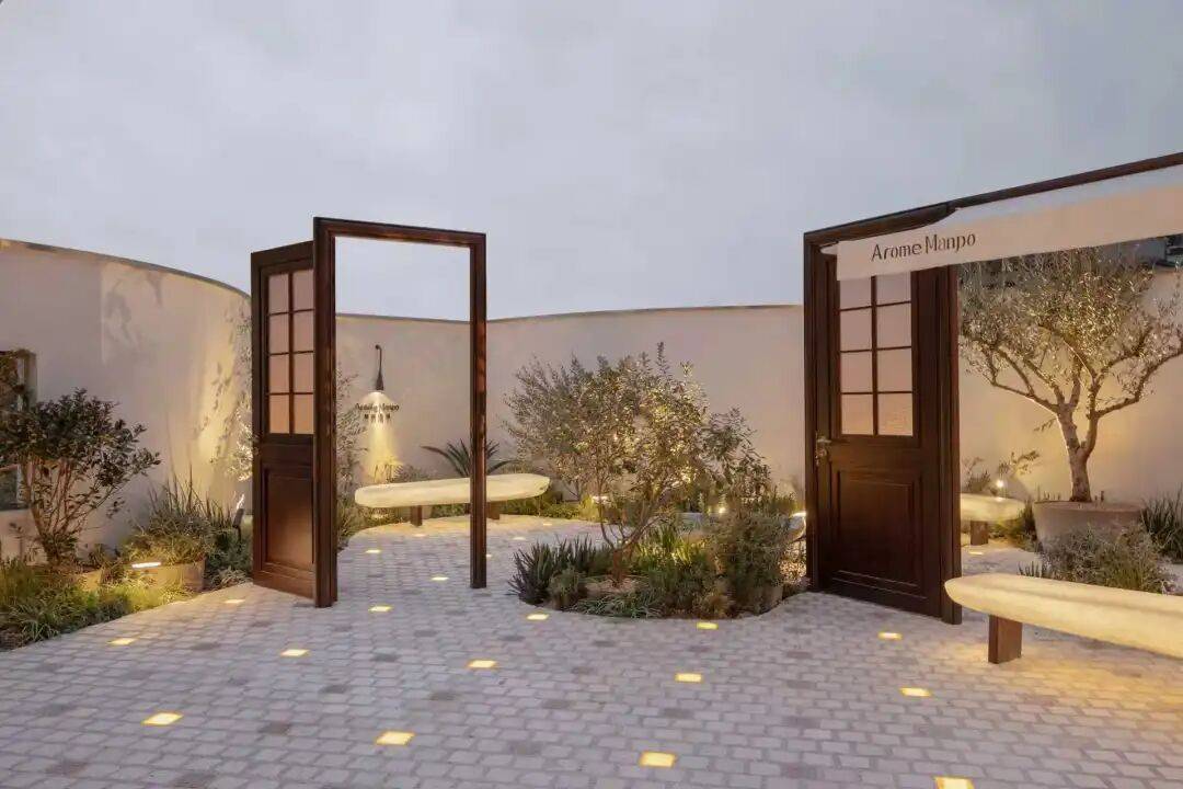 原创品牌」有哪些线下新动作？ iziRetail热点pg电子入口香氛美妆个护：2025至今「海外品牌+(图5)