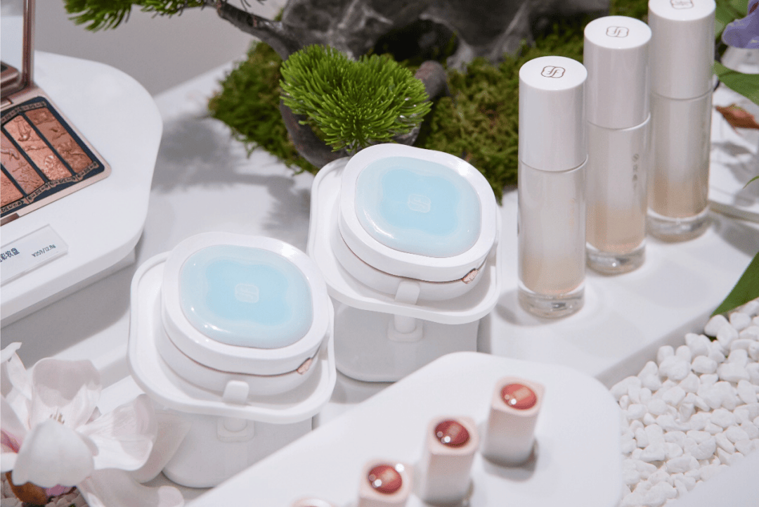 原创品牌」有哪些线下新动作？ iziRetail热点pg电子入口香氛美妆个护：2025至今「海外品牌+(图37)