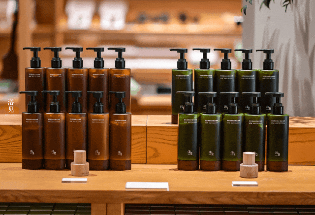 原创品牌」有哪些线下新动作？ iziRetail热点pg电子入口香氛美妆个护：2025至今「海外品牌+(图43)